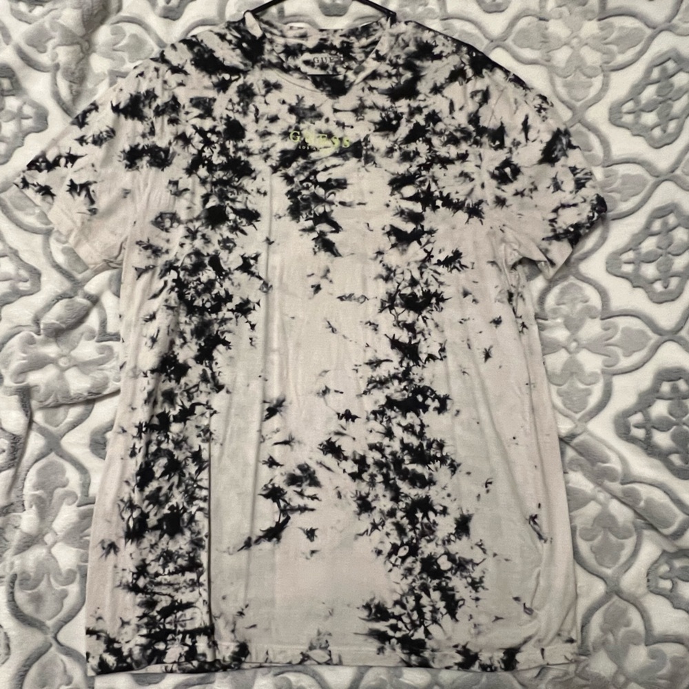 Size Large, Tie-Dye Guess Tshirt, Men’s